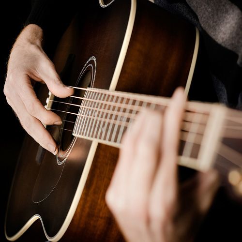 Khóa Học Guitar tại MQ Music – Quận 7, TP.HCM