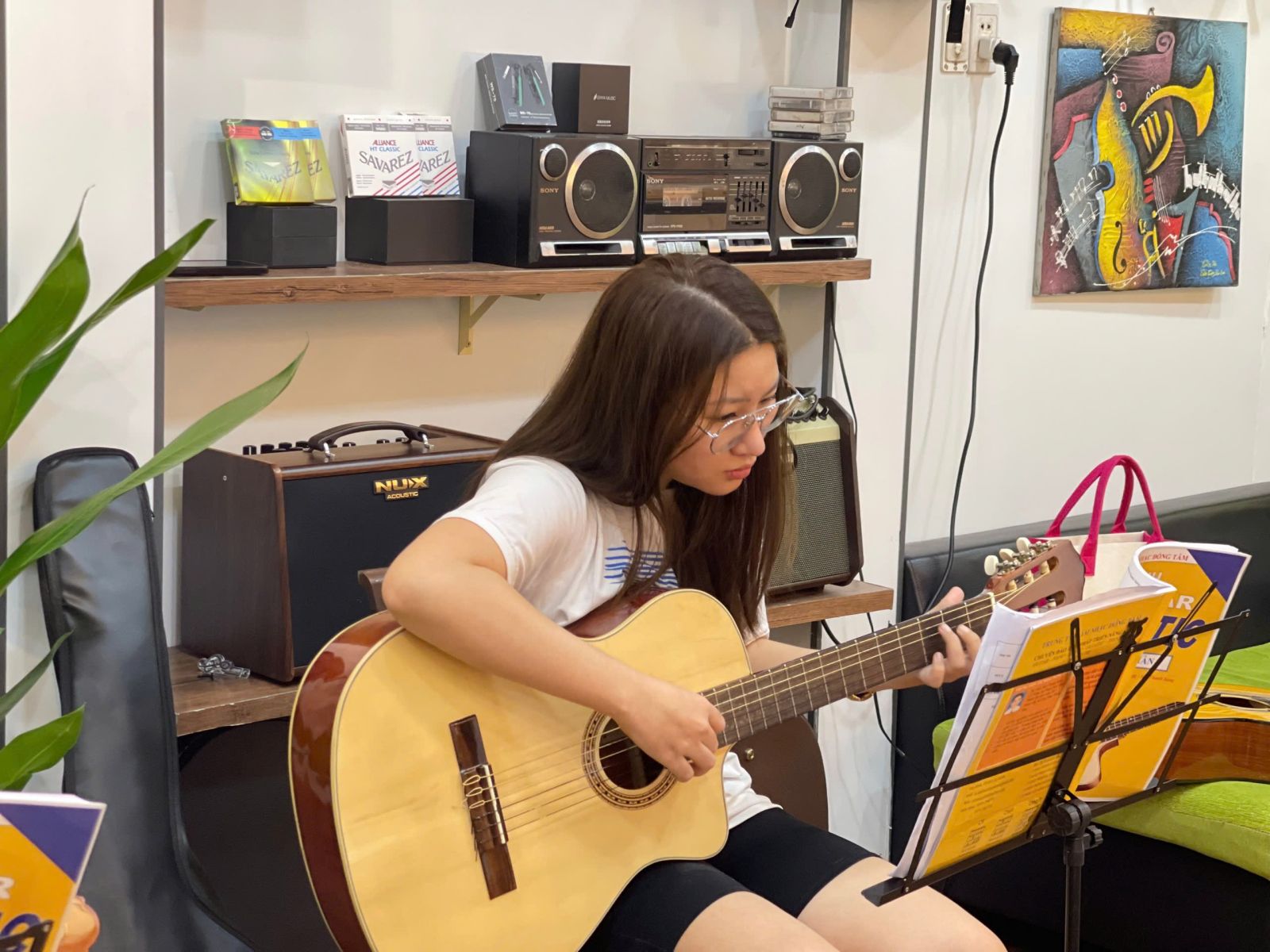 Khóa Học Guitar tại MQ Music – Quận 7, TP.HCM